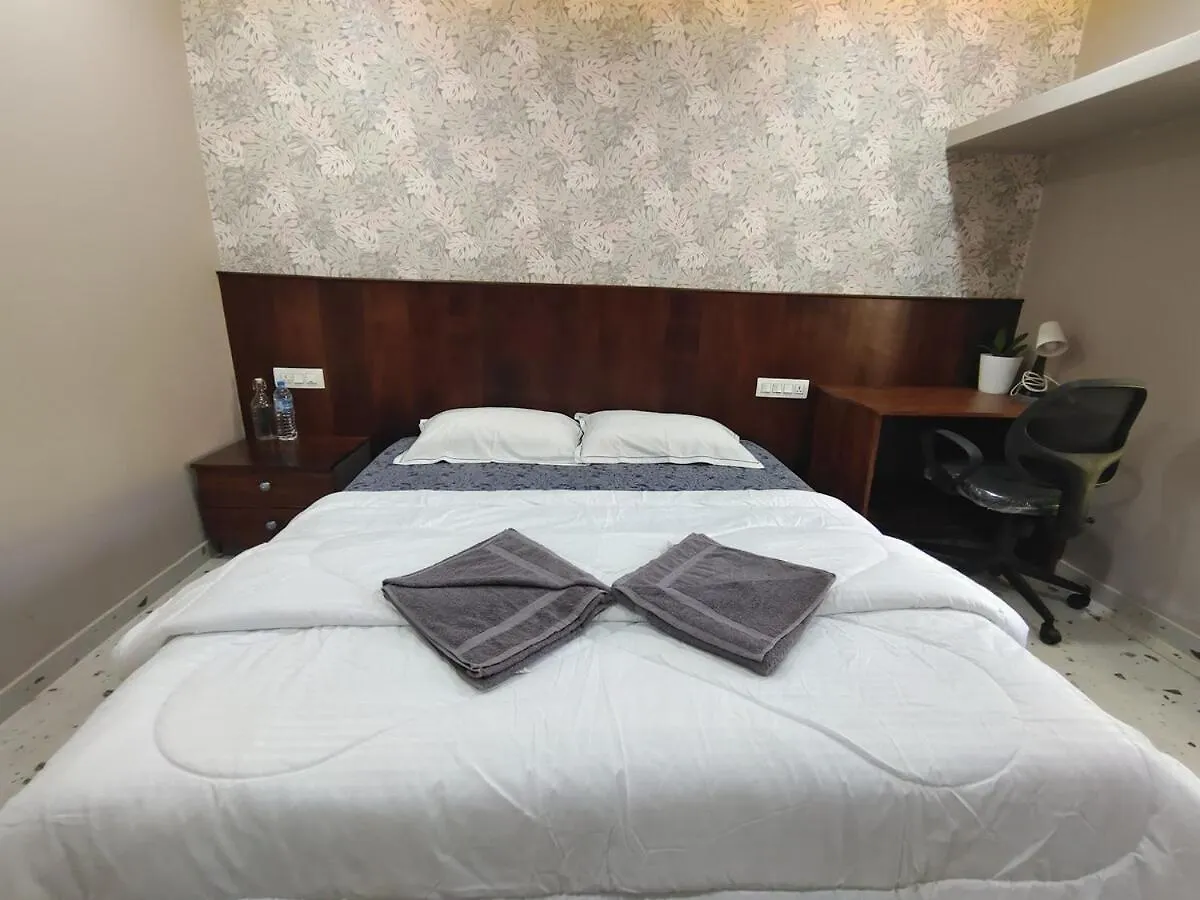 Iru Homes - Premium Pool Villa Ambalavayal