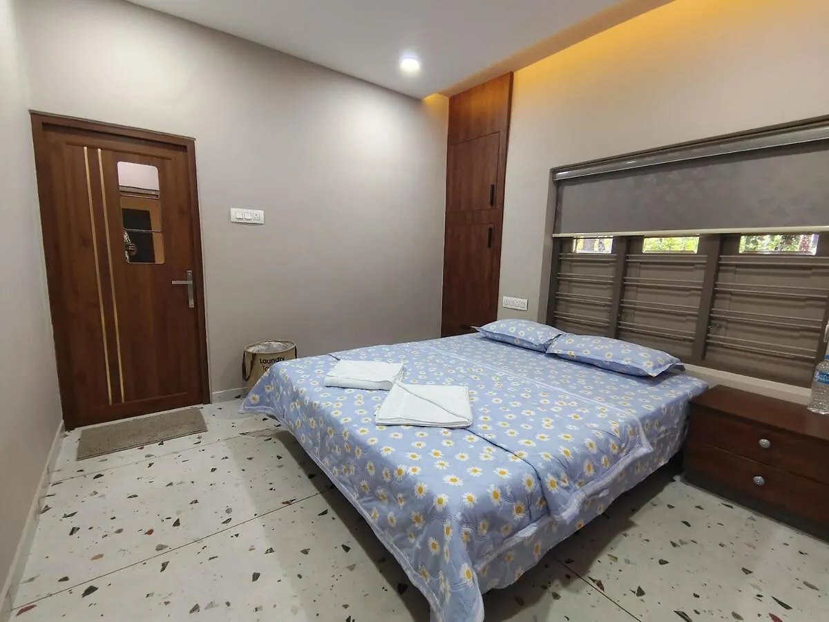 Iru Homes - Premium Pool Villa Ambalavayal